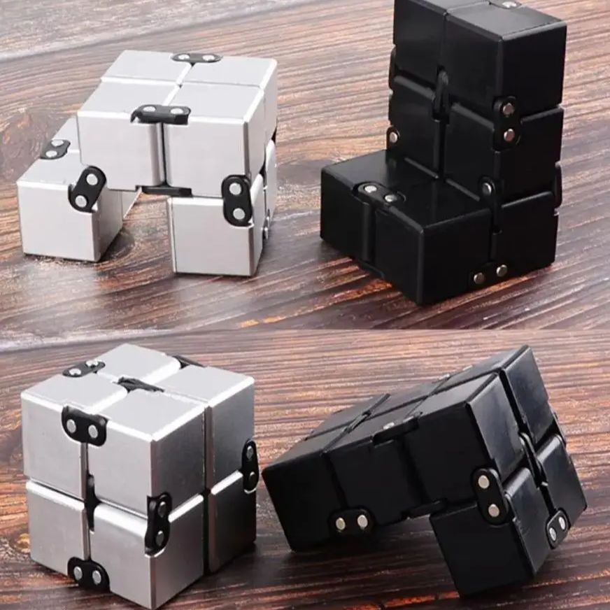 Metall-Infinity-Würfel: Stress – Model Kit Infinite Dimension Bewertung und Preis